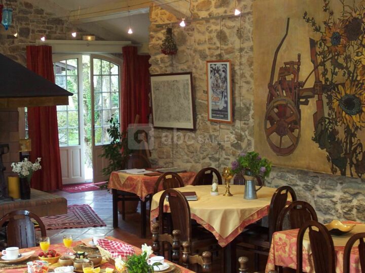 Salle de Réception Avec Cheminée