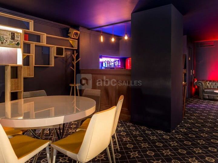 Bar À Cocktails + Danish Room + Box de Projection + Fumoir