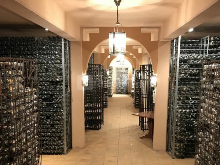 Le Grand Caveau