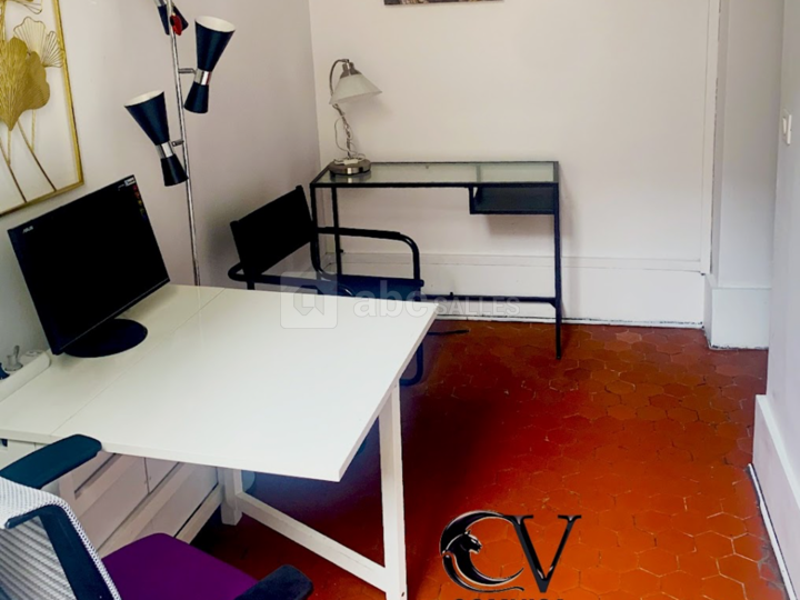 | 10m2 | Votre bureau privatisé version solo-duo |