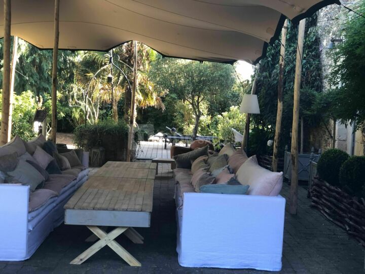 Terrasse sous tente de réception
