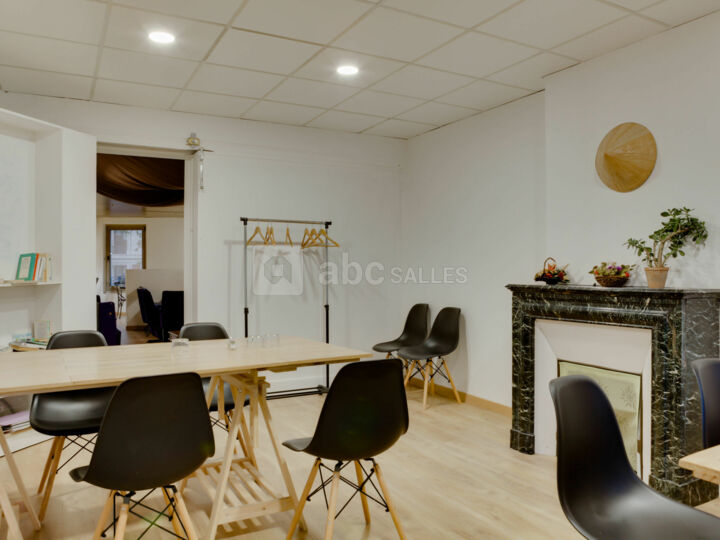 La salle de réunion (18 places assises)