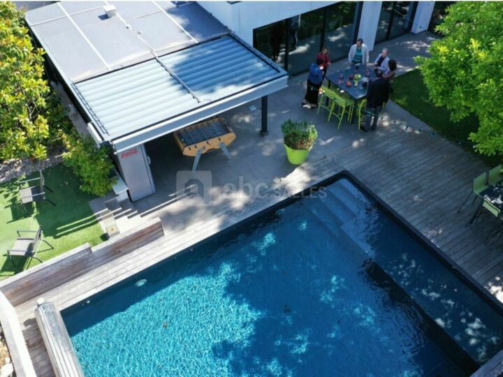 Pavillon de la piscine