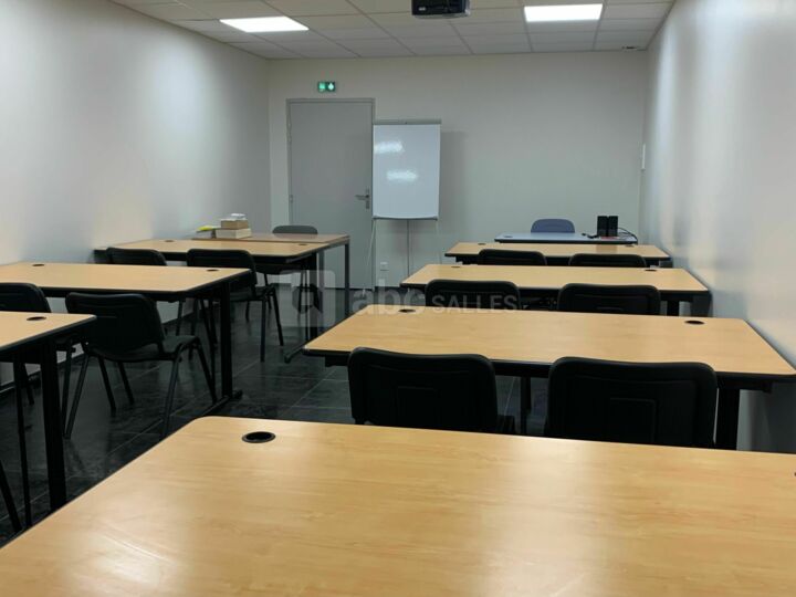Salle de réunion spacieuse pour vos présentations à Auxerre