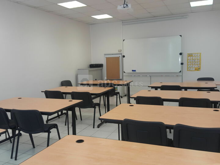Salle de réunion spacieuse pour vos présentations à Auxerre