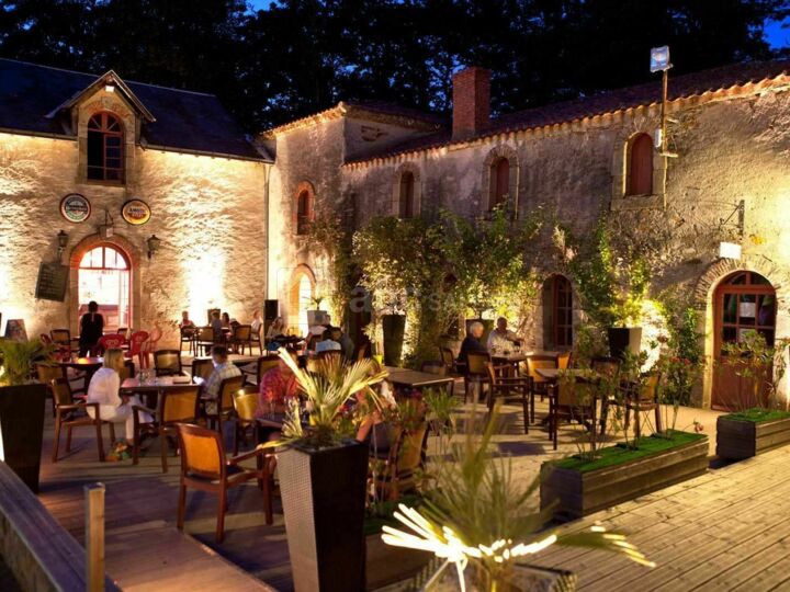 Bar avec terrasse
