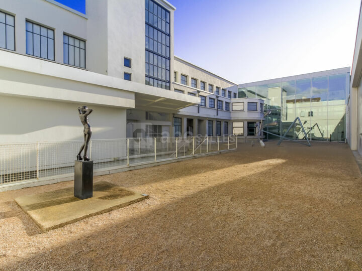 Cour