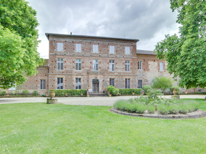 Château Lastours