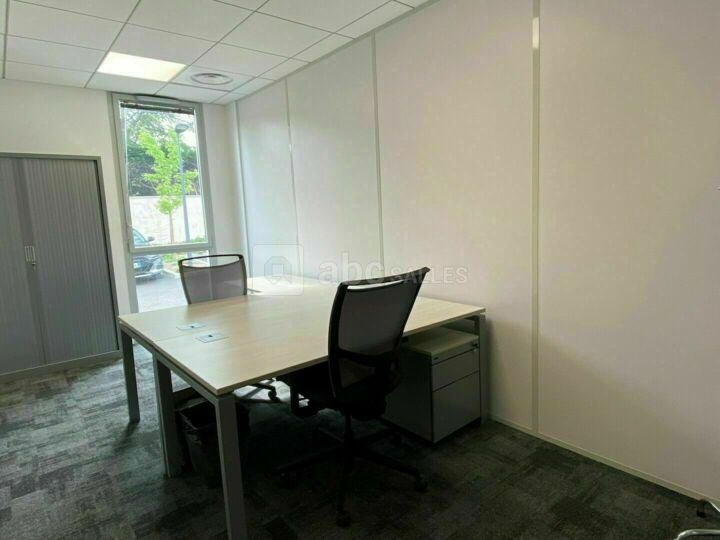 Bureau équipé 13 m²