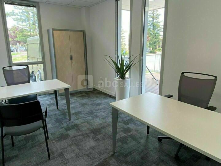 Bureau équipé 16,5 m²