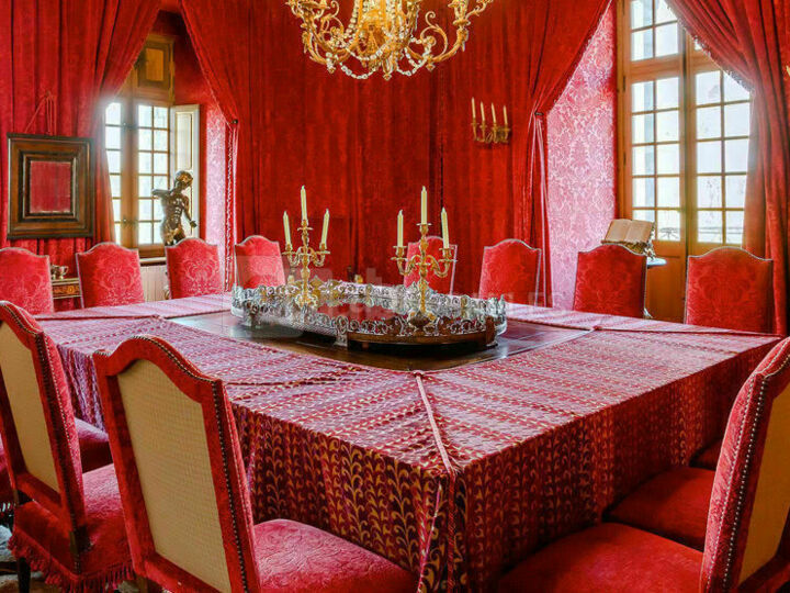 Salon Rouge