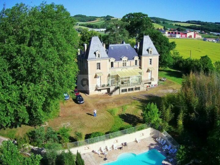 Terrasse côté Piscine