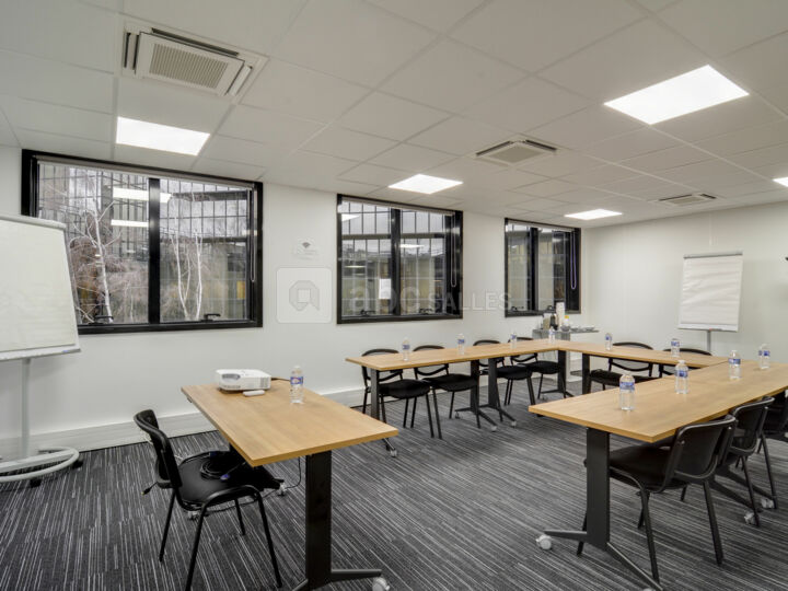 Salle de réunion 402