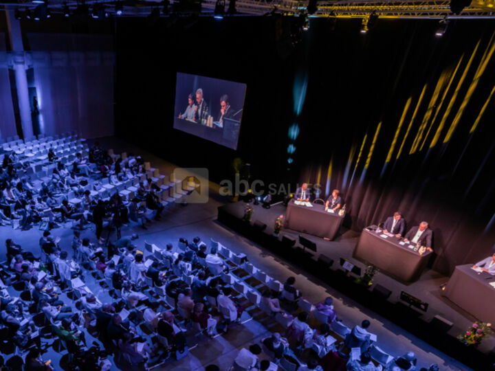 Salle 1960 - Format théâtre avec écran de rappel