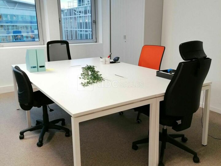 Bureau semi-privatif : 4 postes