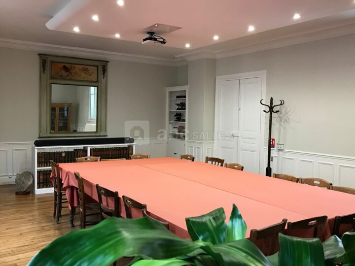 Salle Ami Boué