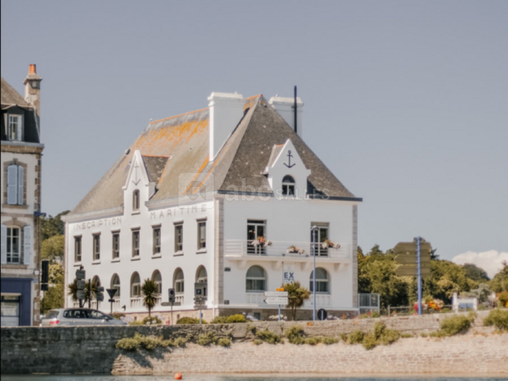 Salle Harbor