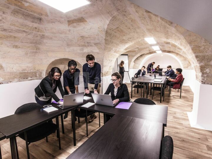 Salle 65 m²