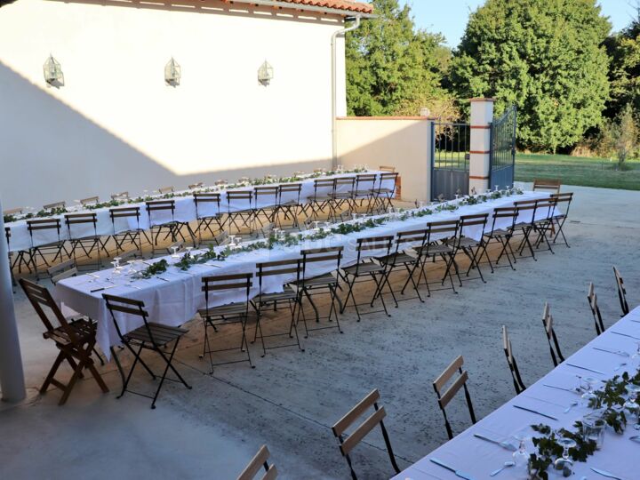 Cour attenante à la salle de réception