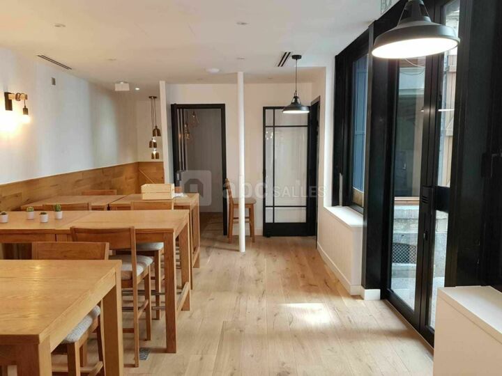 Privatisation du café (rez-de-chaussée)