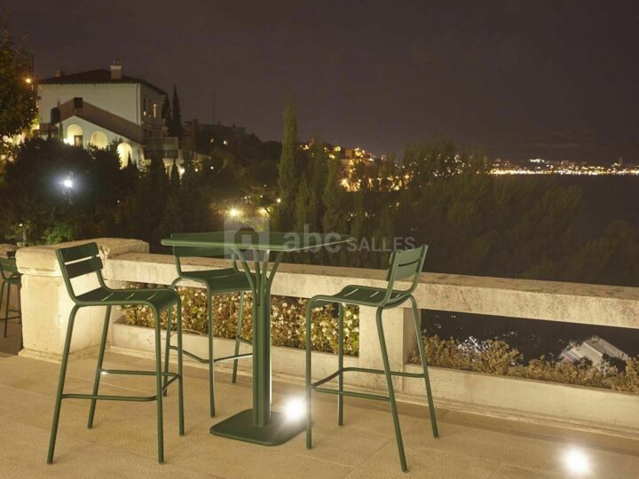 Terrasse et jardins front de mer