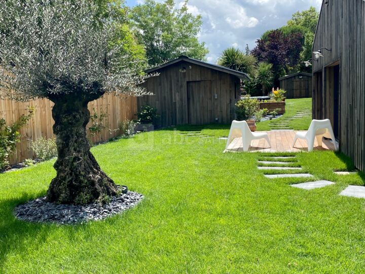Jardin avec piscine