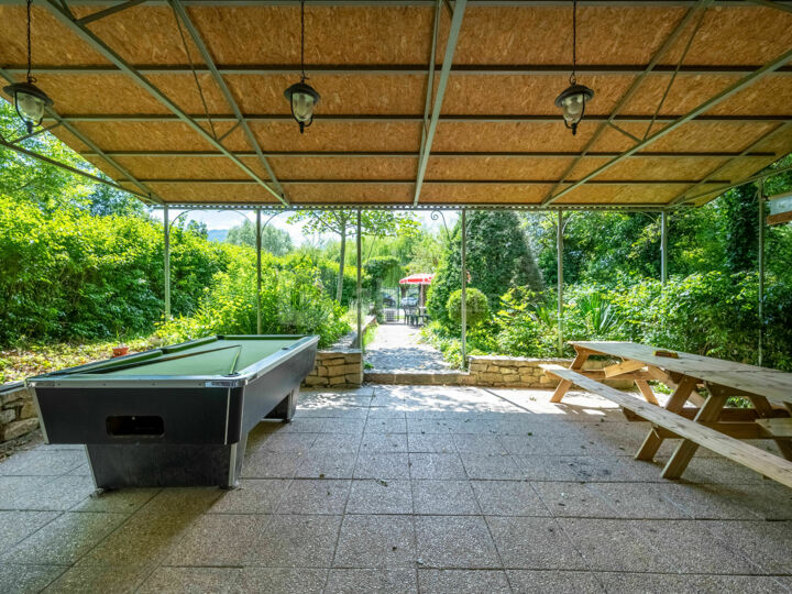 Terrasse de la piscine