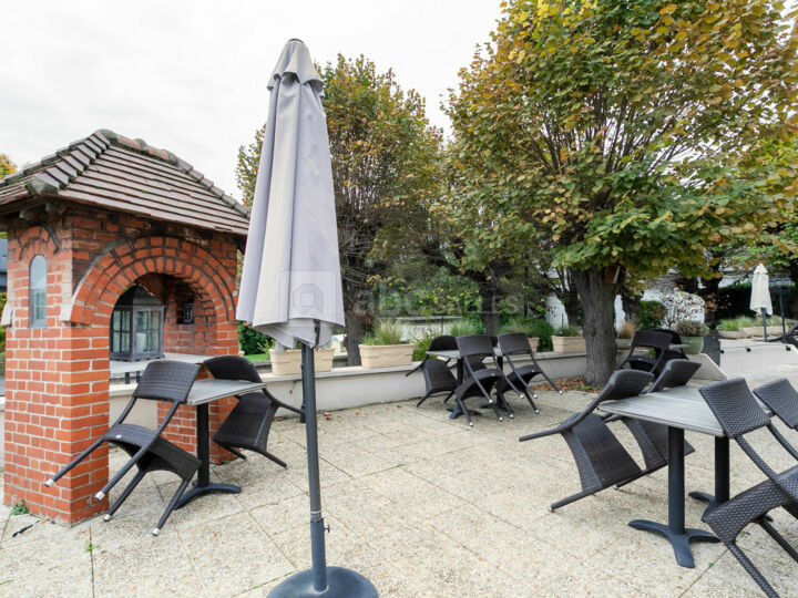 Le restaurant entier (Salle Murielle + Salle de réception et terrasse au 1er étage + Salle France)
