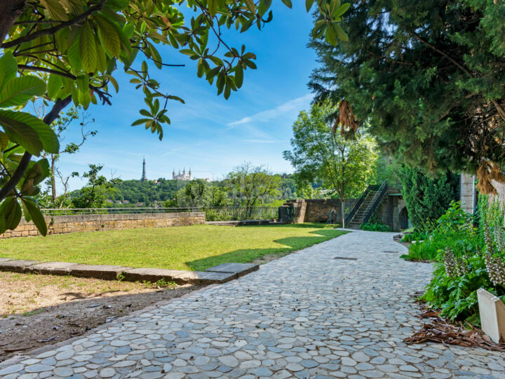 La TERRASSE (espaces du bas)