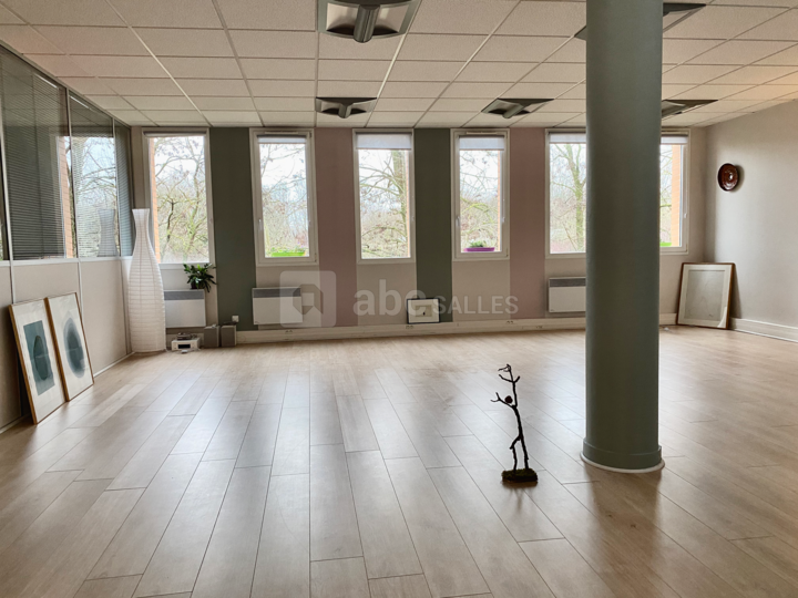 Salle propice au yoga, à la danse, au Taï Chi, à la méditation etc...