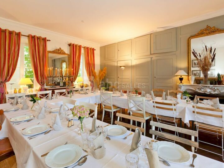 Petit Salon