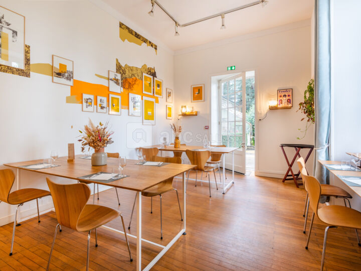 Petite salle de restaurant