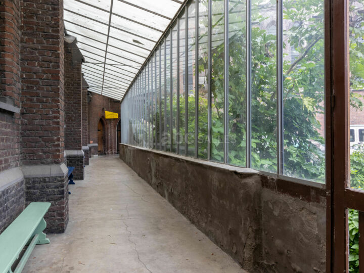 La Cour de la Grotte et la Verrière
