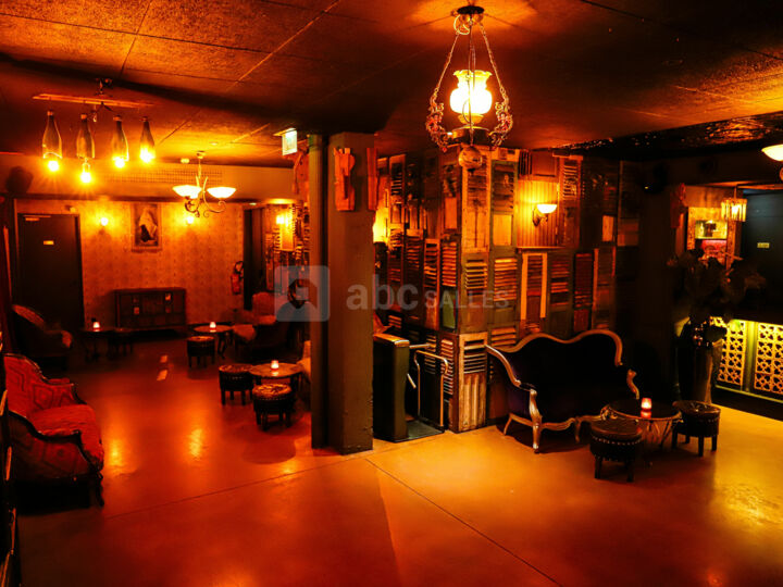 LE BAR ROUGE (rez-de-chaussée)