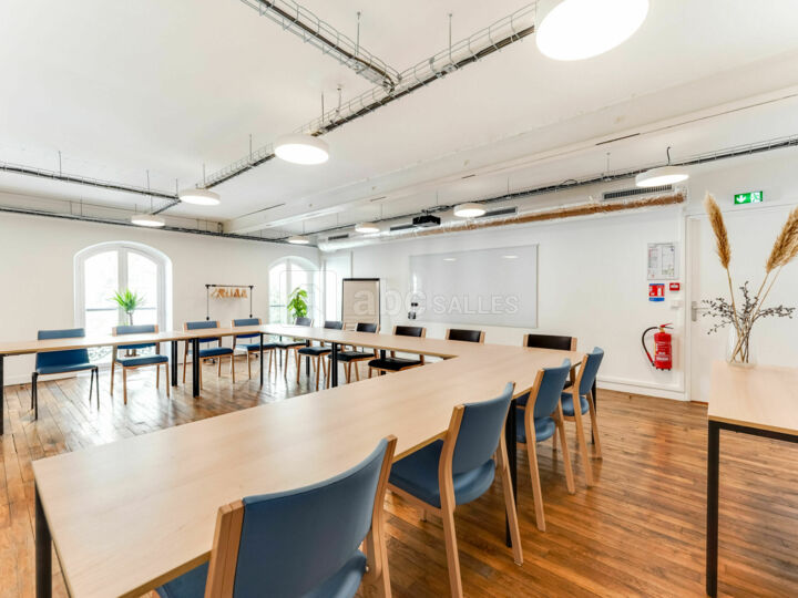 Salle de séminaires de 7 à 16 personnes