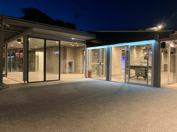 Complexe complet hors espace VIP