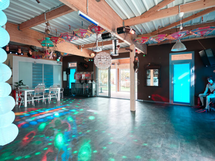 Salle rdc avec accès terrasse