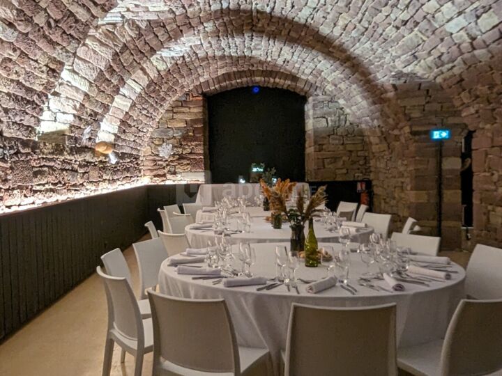 Bar & Caveau