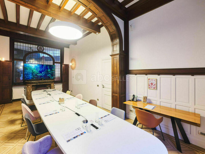 Horta meeting room - up to 15 people