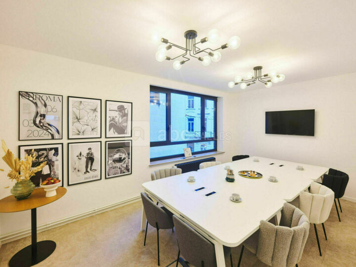 Sky 2 meeting room - up to 8 people