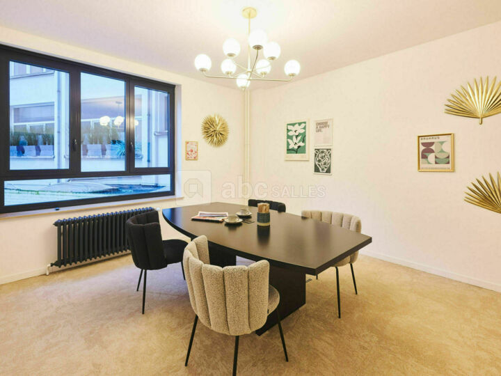 Gold meeting room - up to 4 people