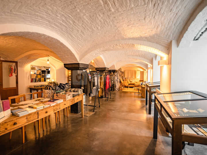 Boutique / Cave