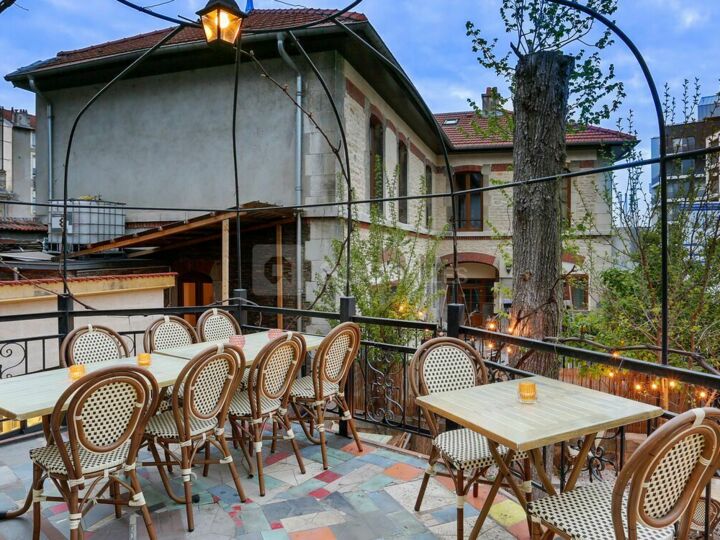 Le Balcon