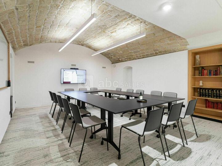 Salle de réunion - 18 personnes (MT018)