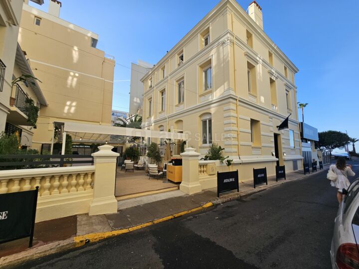 Annexe (Espace extérieur + intérieur)