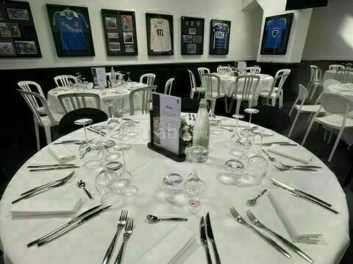 Salon VIP latéral Ouest
