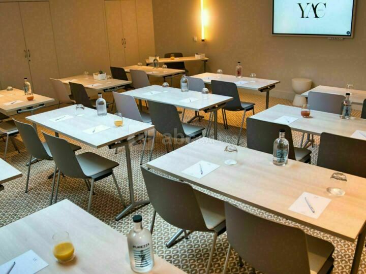 Salle de séminaire modulable (espace à lumière naturelle)