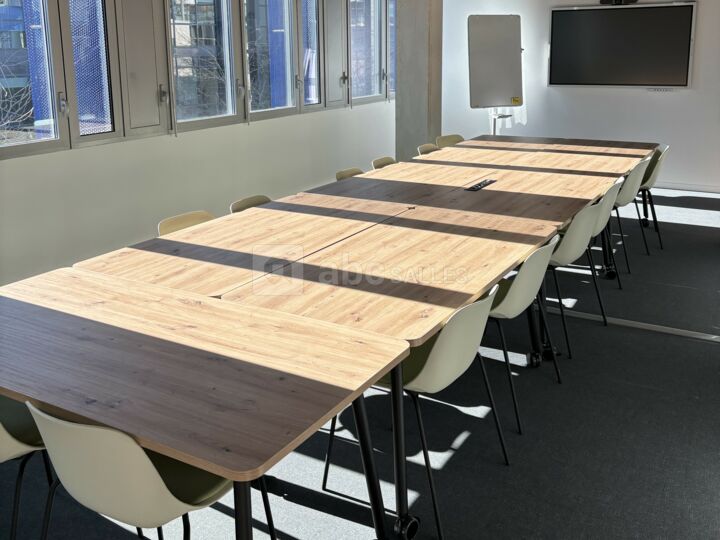 Salle de réunion 14 personnes