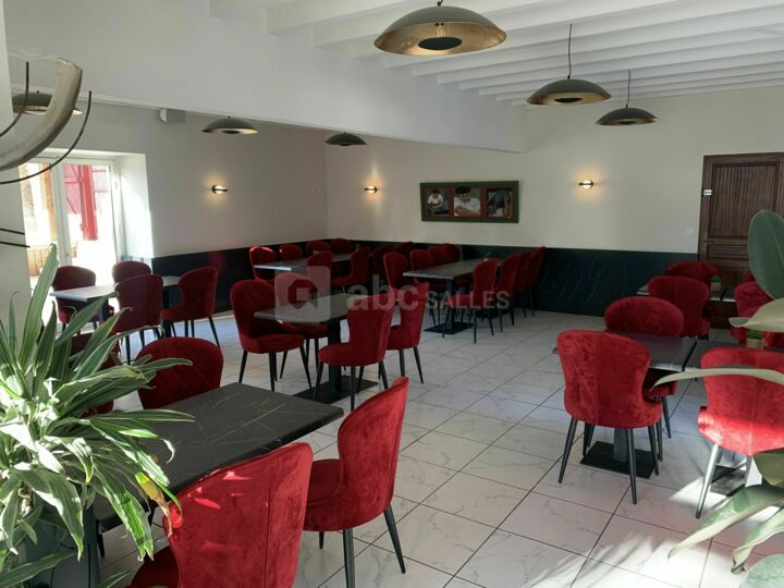 Salle intérieure du restaurant