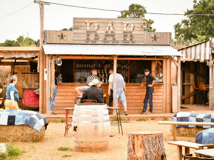 La cour du Saloon